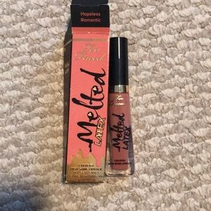 Too faced melted latex lipgloss. Never used